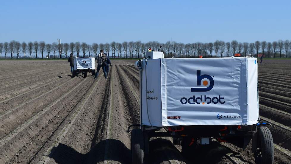 1 robot kan ongeveer 1 hectare doen per dag doen. Of meer, dat is afhankelijk van onkruiddruk.