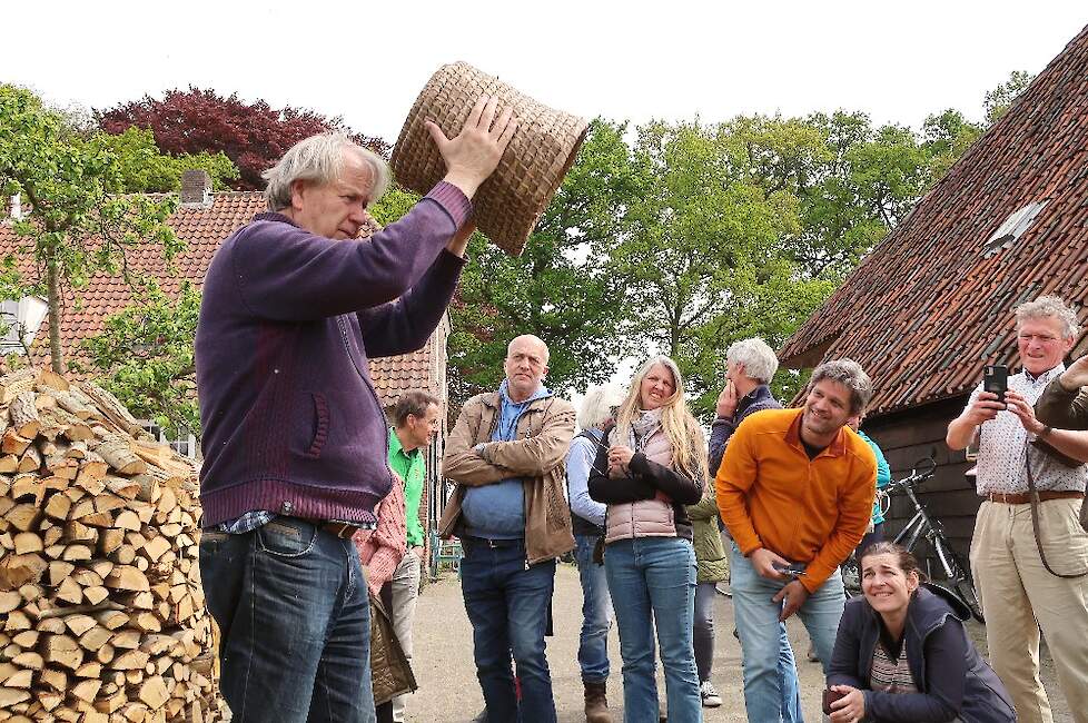 Jos Willemse tijdens excursie Meimaand Bijmaand