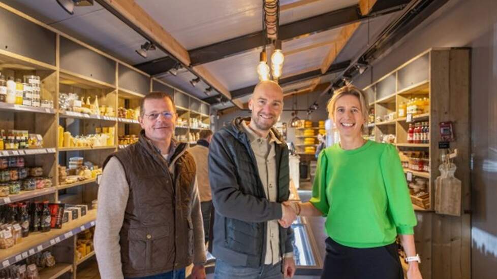 Paul van Straaten en Richard Nederlof (Lokalist) met Annemarie Geerdes (Innovatie Lead korte keten Agrifirm). Locatie: Boerderij Binnenveld in Rhenen.