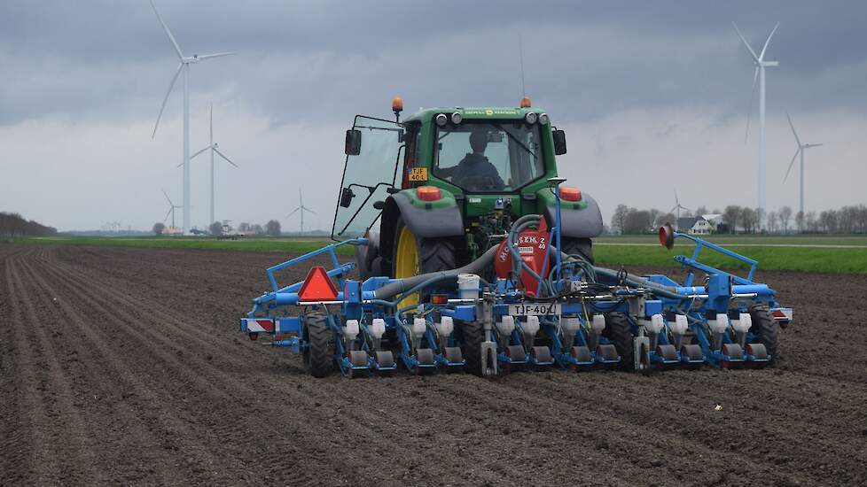 De kavel is in 2018 diep gespit. Het gaat om vrij zachte grond die in 2021 is omgeschakeld (2021 bieten en in 2022 gerst). Vorig jaar hebben er biologische erwten gestaan.