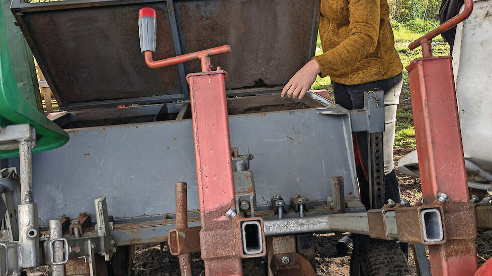 Praktische aanpassingen aan de plantmachine maakt grootschalig planten van bomen en struiken goed mogelijk.