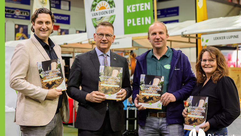Gedeputeerde Harold Zoet (Gelderland) en Jasper Kuntzelaers (Limburg) bezoeken ondernemers op het Korte Keten Plein